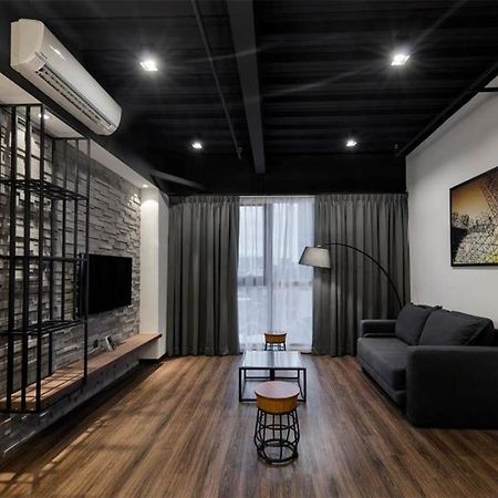 Exclusive Business Suite @ M Summit 191 George Town Exteriör bild