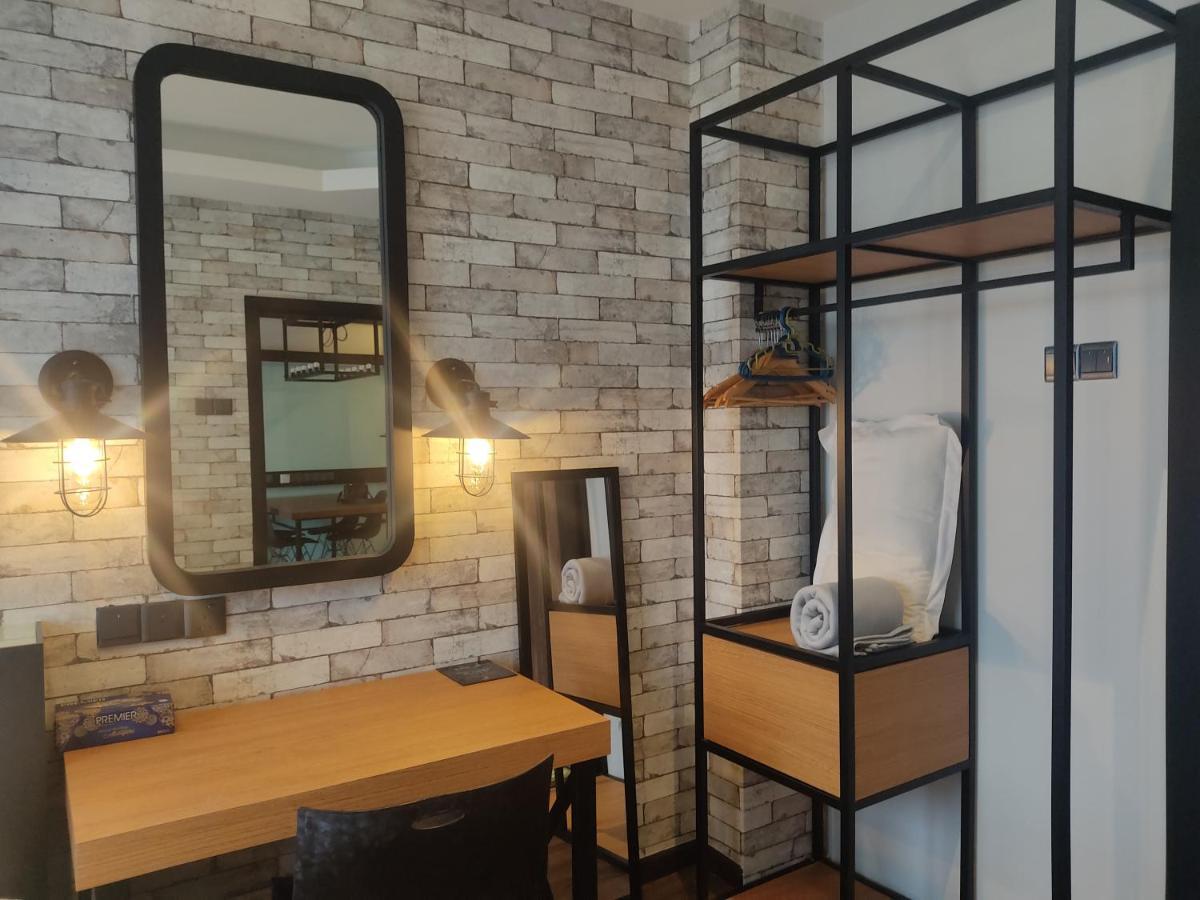 Exclusive Business Suite @ M Summit 191 George Town Exteriör bild