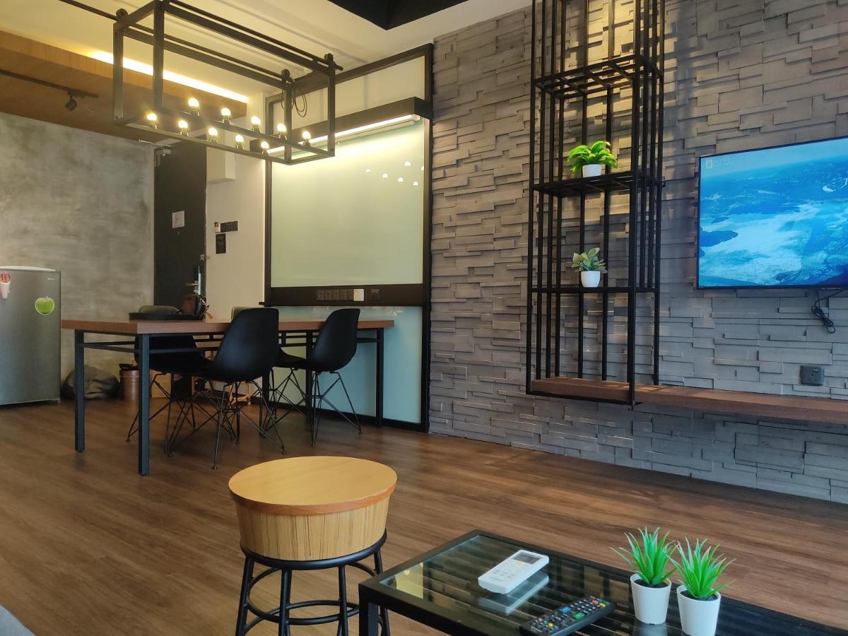 Exclusive Business Suite @ M Summit 191 George Town Exteriör bild