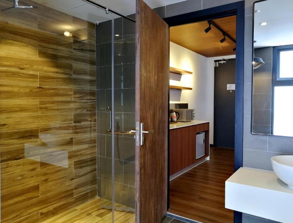 Exclusive Business Suite @ M Summit 191 George Town Exteriör bild